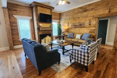 Image de New Arrow Grove Farmhouse Renovated Quiet Farmhouse 25 minutes from Kyle Field