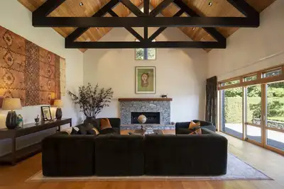 Image de Kaingarua - Large home with hot tub and sauna