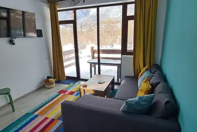 Image de Cozy Riverfront Apartment 1 with mountain view