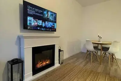 Image de Cozy Place to Remember | Fireplace and Free Parking