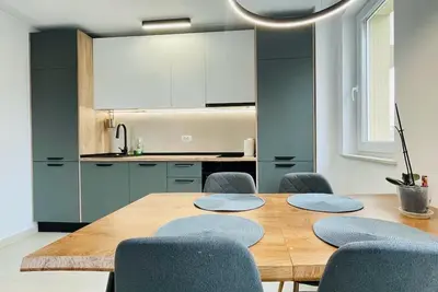 Image de Modern Escape in Urban Plaza w. Balcony and Parking