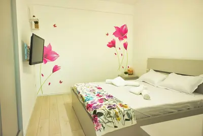 Image de Cozy Flowers Studio • Fast Wi-Fi and Washer-Dryer