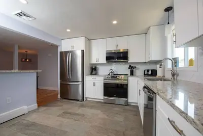 Image de Modern Beach House - Just renovated 3 Bedroom Family Home