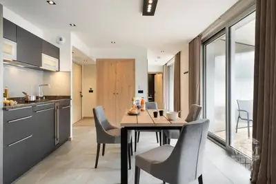 Image de Wifi, pied des pistes de ski, vue pistes de ski, piscine, sauna, hammam, balcon, parking, télévision