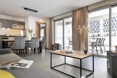 Image de Wifi, pied des pistes de ski, vue village, piscine, sauna, hammam, balcon, parking, télévision, 65m²