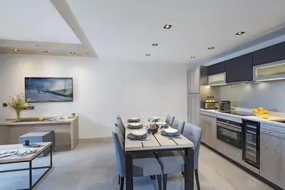 Image de Wifi, pied des pistes de ski, piscine, sauna, hammam, balcon, parking, télévision, 60m²