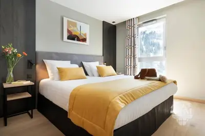 Image de Wifi, pied des pistes de ski, vue pistes de ski, piscine, sauna, hammam, balcon, parking, télévision