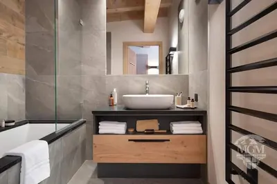 Image de Wifi, pied des pistes de ski, piscine, sauna, hammam, balcon, parking, télévision, 45m²