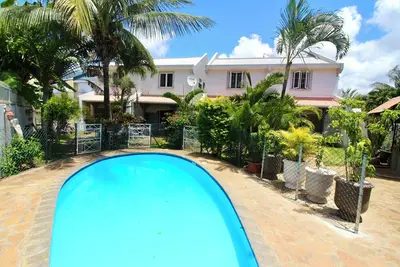 Image de 300 m plage, Wifi, Piscine, Climatisé, Jardin