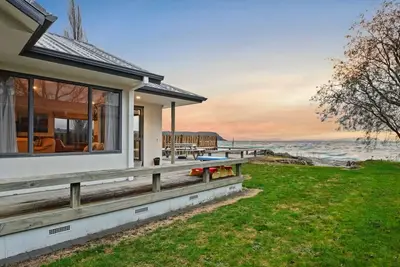 Image de Taupo Beachfront Escape 12min to Town | Free Wifi