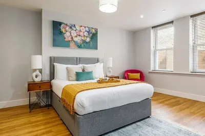 Image de Spacious Garden, 2-Bed Apt w/ Free Gym & Parking