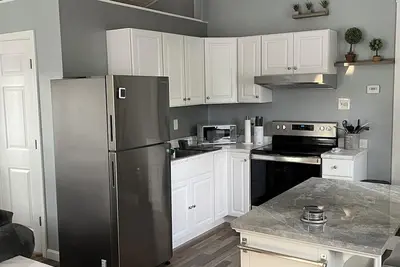 Image de Beautiful studio apartment close to downtown Northampton!