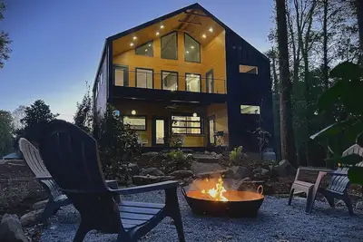 Image de Luxury home in Greensboro with an idustrial vibe. 10 min from everything.