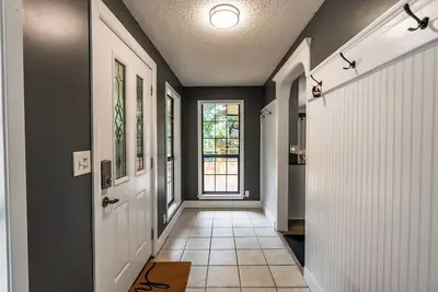 Image de The Waters Edge on Greers Ferry lake. Take a walk to personal pebble beach