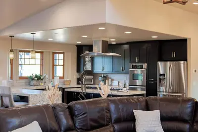 Image de Luxury House/ Private/ Hot Tub/ Lots of Amenities