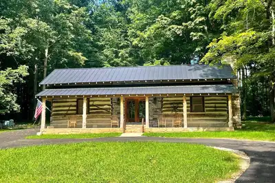 Image de Glasgow Getaway w/ Patio, Fireplace & Grill!