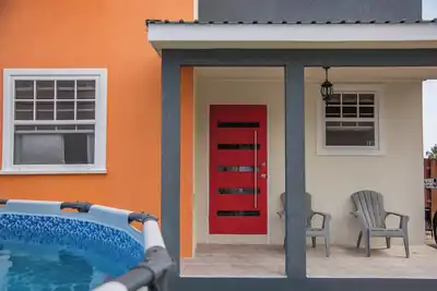 Image de Stylish 2br 1Bath Apt with Pool and Deck, a stone's throw from St. Lawrence Gap.