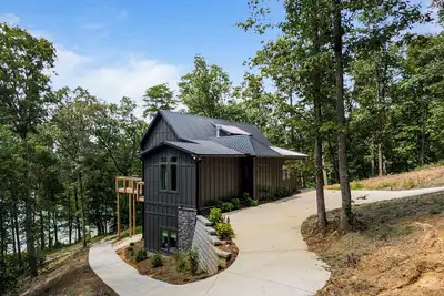 Image de New build on quiet cove with big water view on Dismal. Sleeps 12.