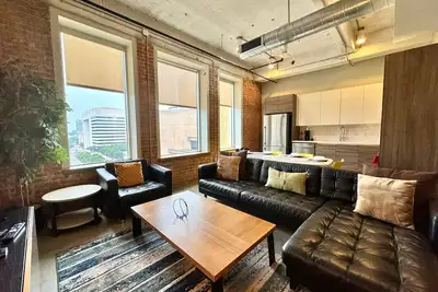 2br | 2 Bath | Downtown Views | Free Valet Parking