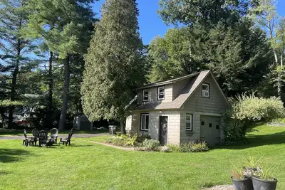 Image de Looking for a getaway? This is the perfect cottage for you. Pet friendly!