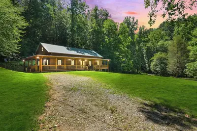Image de 31 acre private Riverside retreat! Trout Fishing, Hot tub, Firepit!