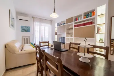 Image de University & Station Airy Apartment with parking