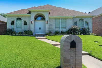 Image de Your home away from home. Fully furnished & tastefully decorated w/ you in mind.