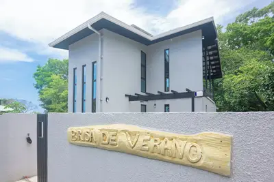 Image de Brisa De Verano- unique new home with jungle and ocean views