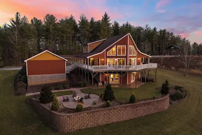 Image de House Galini - Upscale, Outdoorsy Home with Great Amenities