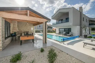 Image de Lovely home in Rebici