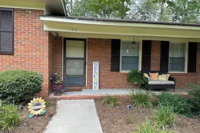 Image de Super Clean, Spacious split level house sleeps 8 in the Heart of Statesboro