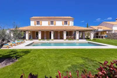 Image de Superbe maison à Smoljanci avec sauna