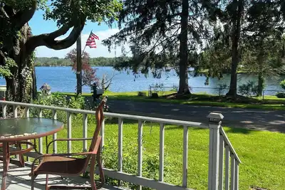 Image de Cozy family-friendly lake house with stunning views of pristine Cassadaga Lake