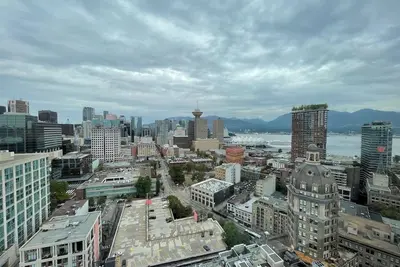 Image de You're in the heart of the action for entertainment and office!