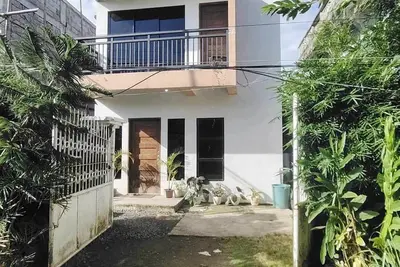 Image de 2mins from Roxas Airport, 2mins ride to beach, 3mins to Sm, 10mins to Culasi Port