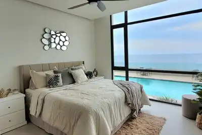 Image de Seafront Luxury Seaside Condo + Pool & Jacuzzi