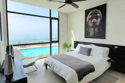 Image de Luxury Beachfront Condo + Pool & Jacuzzi