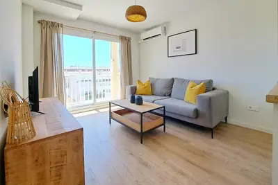 Image de Bright And Sunny Flat Close To The Sea Luxury Design