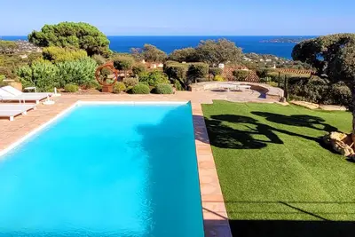 Image de Impressive new Villa, Located in a Secured Domain, Overlooking bay of St Tropez