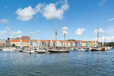 Image de Nicely furnished 4-pers. apartment with unique harbor view located at Cape Helius holiday park.