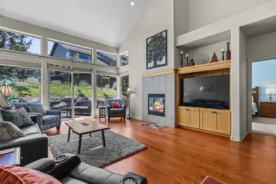 Image de Quiet & Private Eagle Crest 2 Br | Close To Pools