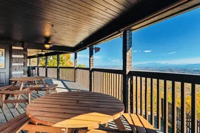 Image de Spectacular Views! Games & Swim Spa!