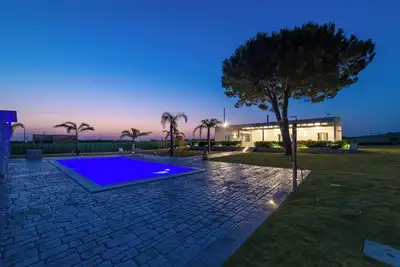 Image de Villa de prestige avec piscine, à 6 km de la plage bleue, style méditerranéen