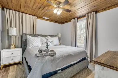 Image de Mins from Campus | Cozy | King Bed