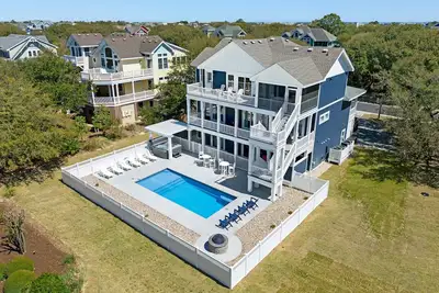 Image de Go With The Flow: Newly Built | Heated Pool