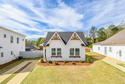 Image de Cottage on the Plains - In Auburn Off of Shug Jordan, sleeps 8!