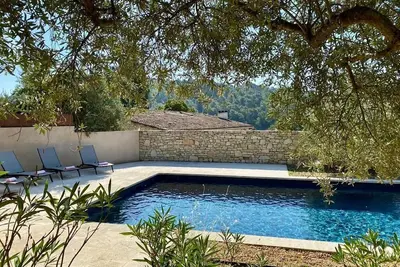 Image de Très belle maison en pierres perchée dans le Luberon pour 8 personnes