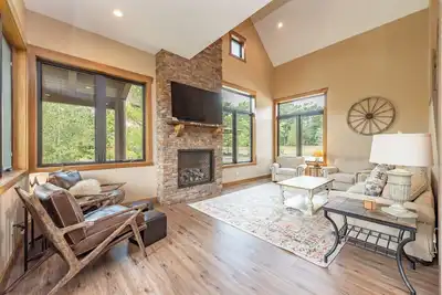 Image de New! Wispy & Ginger: Lake Access, Hot Tub!