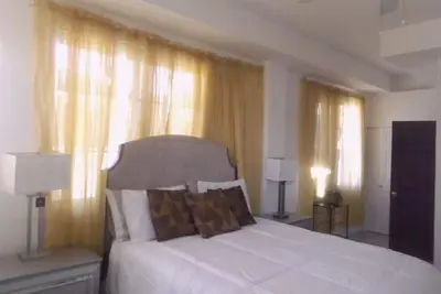 Image de Luxury awaits. This three bed room unit is located in the upscale neighborhood