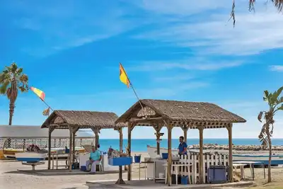 Image de Comfy apt near the Beach by Costarentals - Mal02